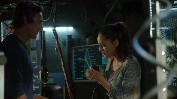 Bodyguard of Lies The 100 Season 2 Episode Fourteen-910
