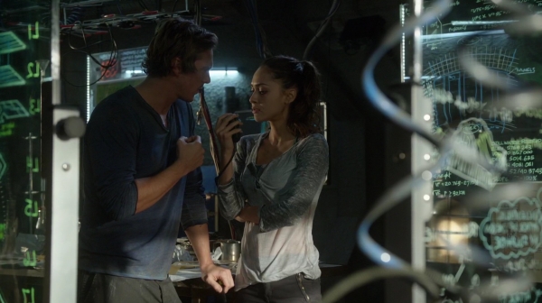 Bodyguard of Lies The 100 Season 2 Episode Fourteen-900
