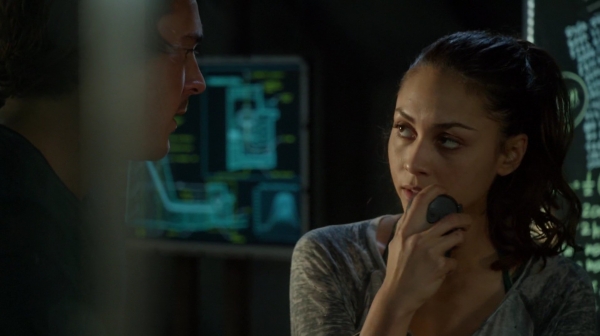 Bodyguard of Lies The 100 Season 2 Episode Fourteen-890
