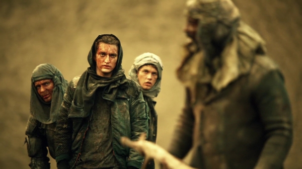 Bodyguard of Lies The 100 Season 2 Episode Fourteen-827
