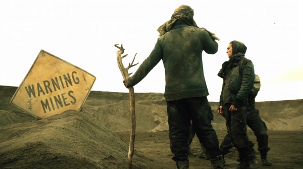 Bodyguard of Lies The 100 Season 2 Episode Fourteen-820
