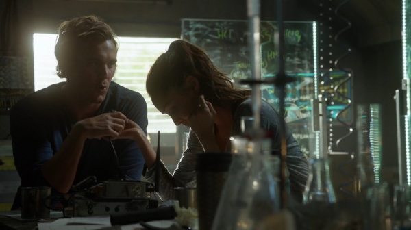 Bodyguard of Lies The 100 Season 2 Episode Fourteen-744
