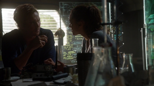 Bodyguard of Lies The 100 Season 2 Episode Fourteen-728
