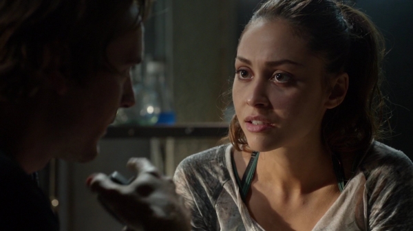 Bodyguard of Lies The 100 Season 2 Episode Fourteen-703
