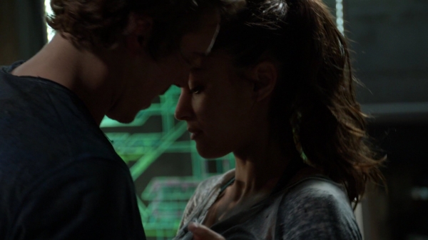 Bodyguard of Lies The 100 Season 2 Episode Fourteen-665
