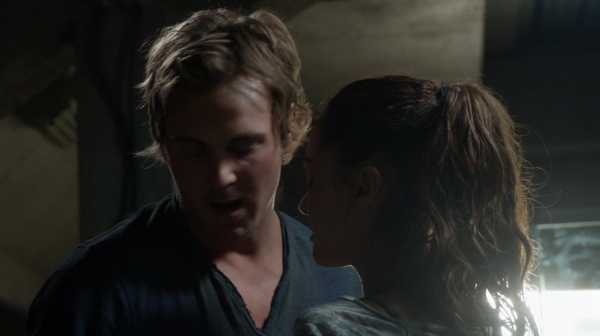 Bodyguard of Lies The 100 Season 2 Episode Fourteen-664
