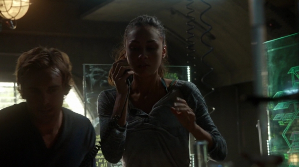 Bodyguard of Lies The 100 Season 2 Episode Fourteen-660
