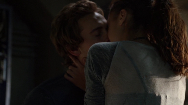 Bodyguard of Lies The 100 Season 2 Episode Fourteen-519
