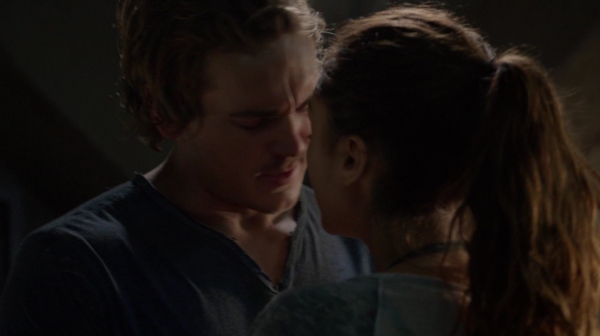 Bodyguard of Lies The 100 Season 2 Episode Fourteen-515
