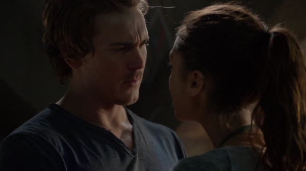 Bodyguard of Lies The 100 Season 2 Episode Fourteen-514
