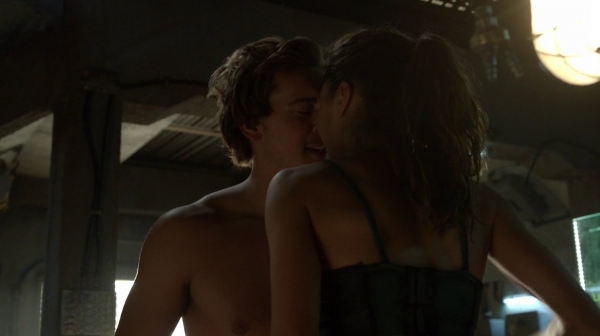 Bodyguard of Lies The 100 Season 2 Episode Fourteen-492
