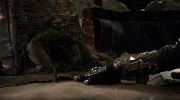 The 100 Season 2 Episode 15 Blood Must Have Blood Part One-1562
