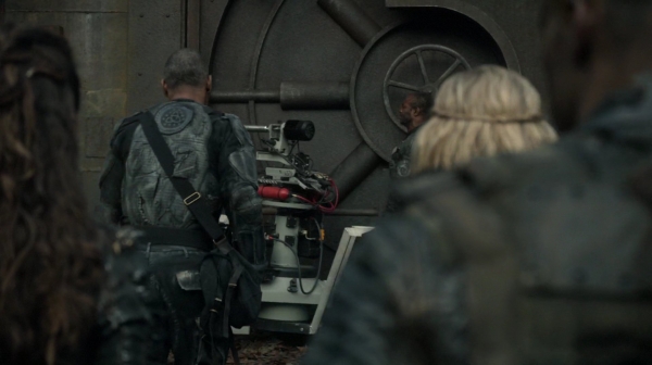 The 100 Season 2 Episode 15 Blood Must Have Blood Part One-1299
