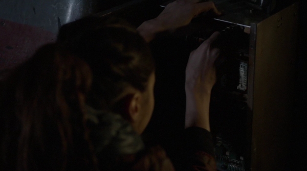 The 100 Season 2 Episode 15 Blood Must Have Blood Part One-943
