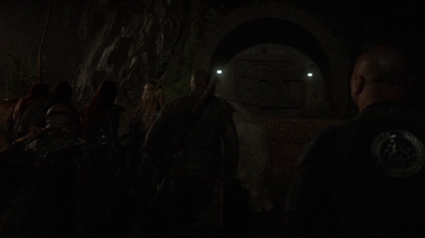 The 100 Season 2 Episode 15 Blood Must Have Blood Part One-816
