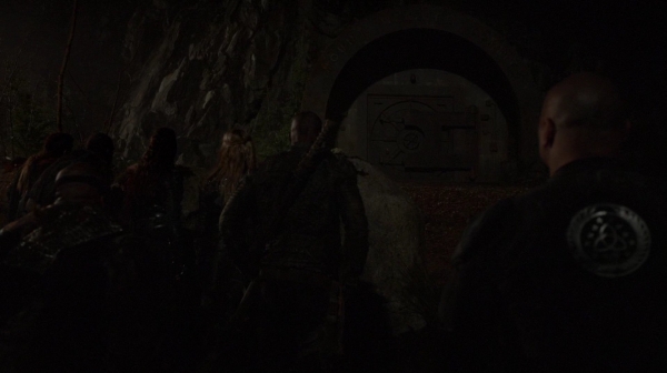 The 100 Season 2 Episode 15 Blood Must Have Blood Part One-814
