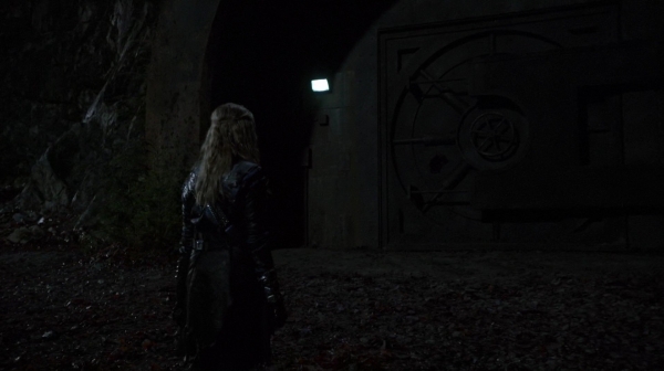 The 100 Season 2 Episode 15 Blood Must Have Blood Part One-6
