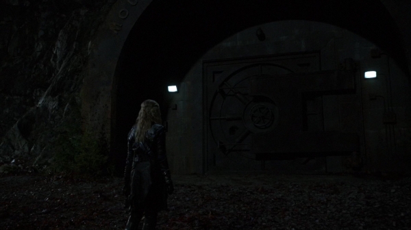 The 100 Season 2 Episode 15 Blood Must Have Blood Part One-5
