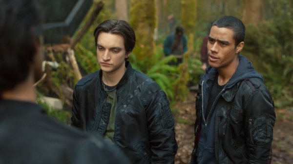The 100 Season One Episode One Pilot Captures-1377
