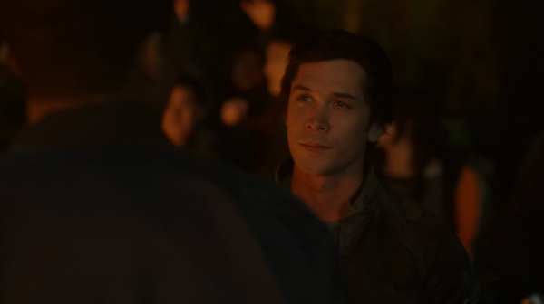 The 100 Season One Episode One Pilot Captures-911
