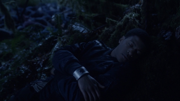 The 100 Season One Episode One Pilot Captures-466
