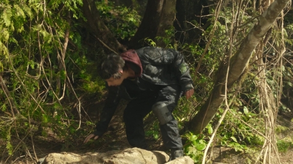 The 100 Season One Episode One Pilot Captures-48
