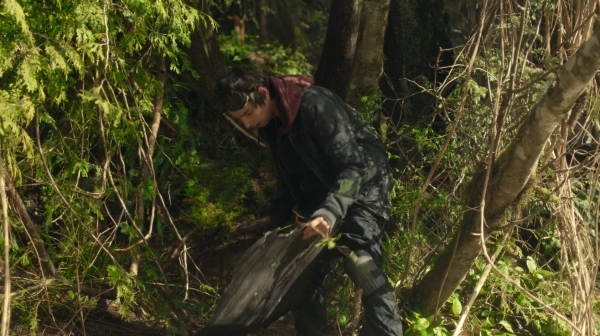 The 100 Season One Episode One Pilot Captures-42

