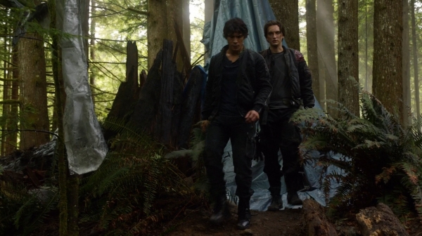 The 100 Season One Episode Two Earth Skills Captures-1865
