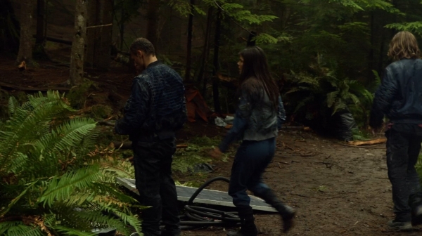 The 100 Season One Episode Two Earth Skills Captures-1712
