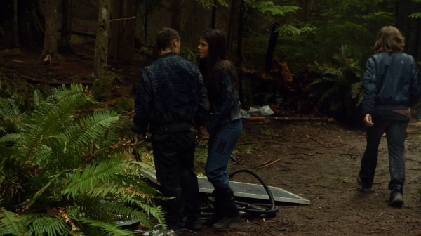 The 100 Season One Episode Two Earth Skills Captures-1711

