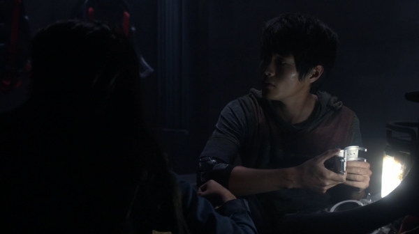 The 100 Season One Episode Two Earth Skills Captures-1404
