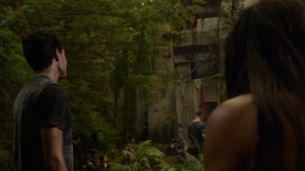 The 100 Season One Episode Two Earth Skills Captures-1036
