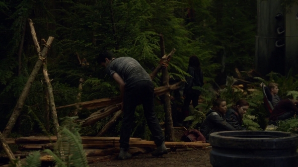 The 100 Season One Episode Two Earth Skills Captures-999
