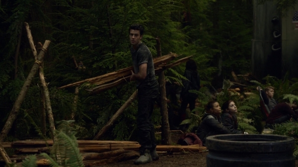 The 100 Season One Episode Two Earth Skills Captures-997

