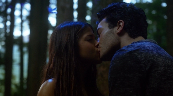 The 100 Season One Episode Two Earth Skills Captures-880
