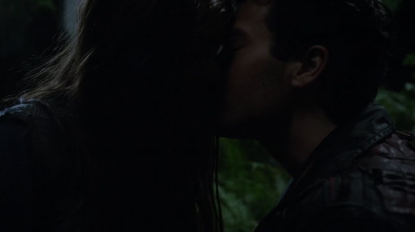 The 100 Season One Episode Two Earth Skills Captures-95
