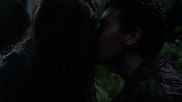 The 100 Season One Episode Two Earth Skills Captures-92
