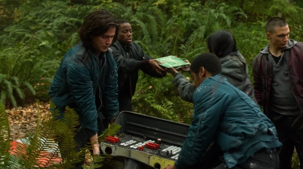 Twilights Last Gleaming The 100 Season One Episode Five-411
