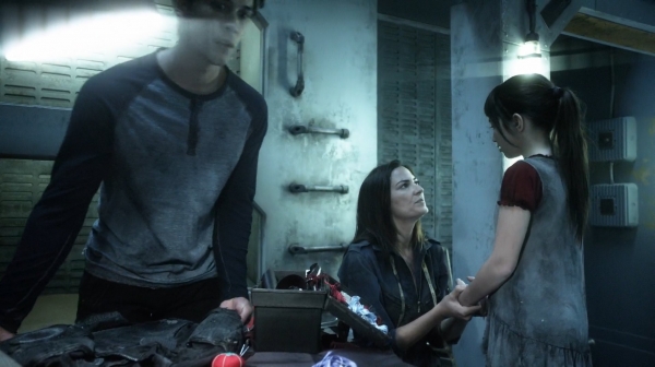 The 100 His Sisters Keeper Season One Episode Six-913
