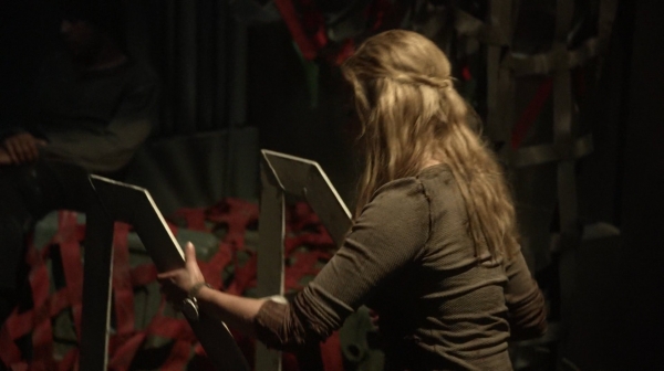The 100 Season One Episode Seven Contents Under Pressure-181
