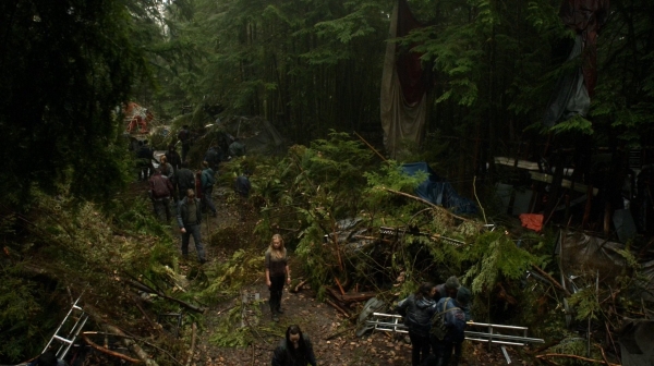 The 100 Season One Episode Seven Contents Under Pressure-43
