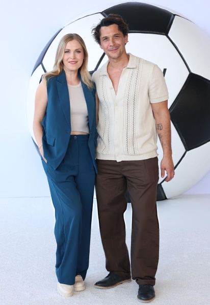 Keywords: The 100 Ted Lasso premiere