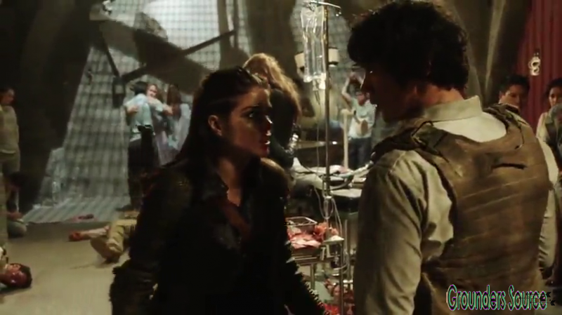 The 100 Gag Reel Captures Season Two DVD Extras-602
