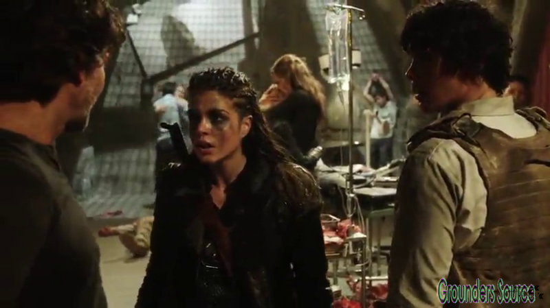 The 100 Gag Reel Captures Season Two DVD Extras-596
