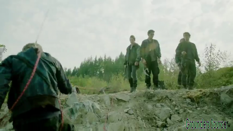 The 100 Gag Reel Captures Season Two DVD Extras-589

