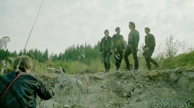 The 100 Gag Reel Captures Season Two DVD Extras-585
