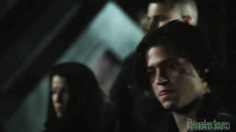 The 100 Gag Reel Captures Season Two DVD Extras-561
