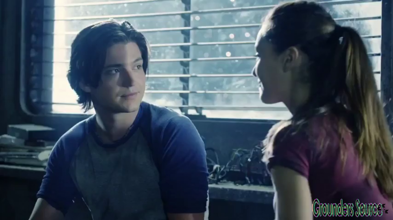 The 100 Gag Reel Captures Season Two DVD Extras-515
