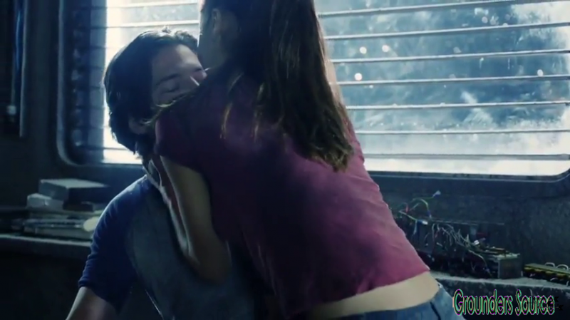The 100 Gag Reel Captures Season Two DVD Extras-512
