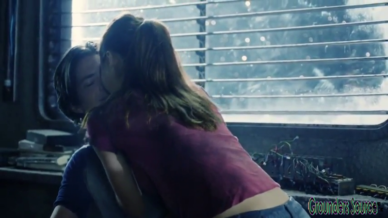 The 100 Gag Reel Captures Season Two DVD Extras-510
